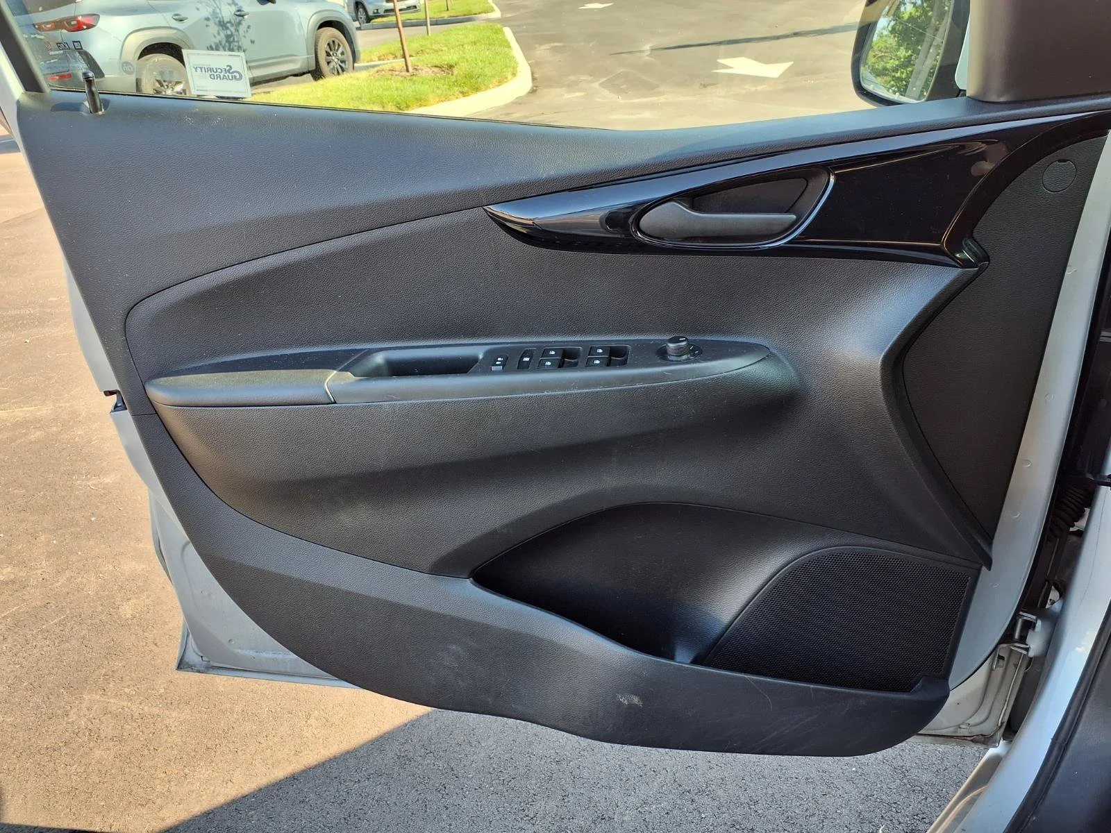 Used 2021 Silver Ice Chevrolet 1LT image 18
