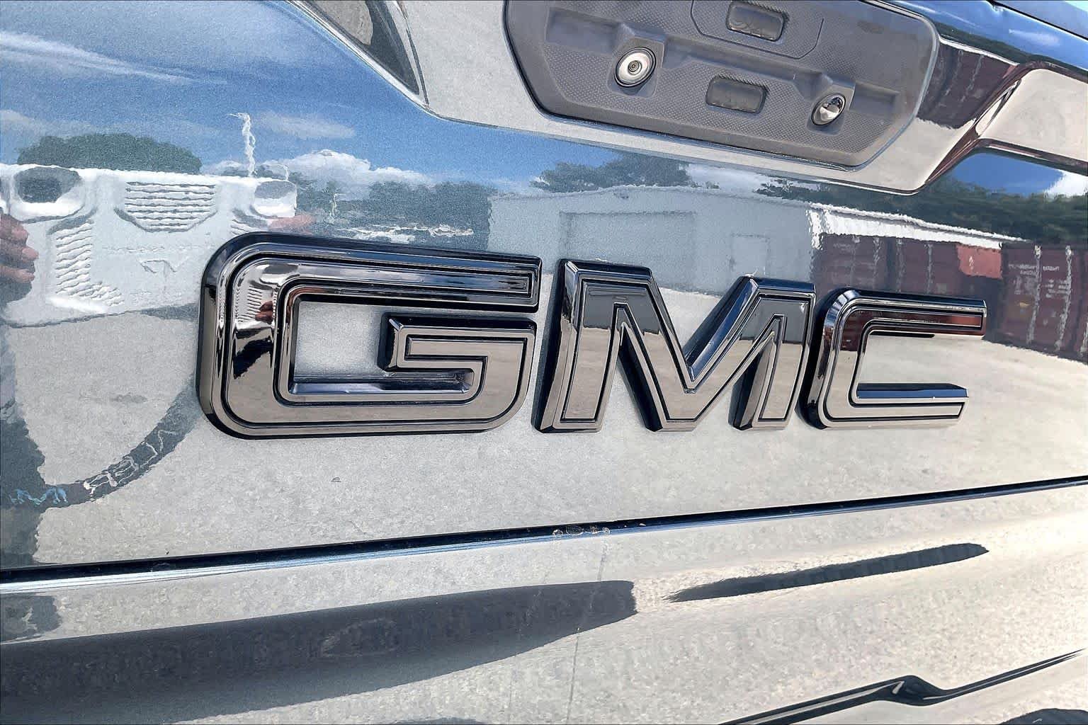 Used 2019 Dark Sky Metallic GMC AT4 image 30