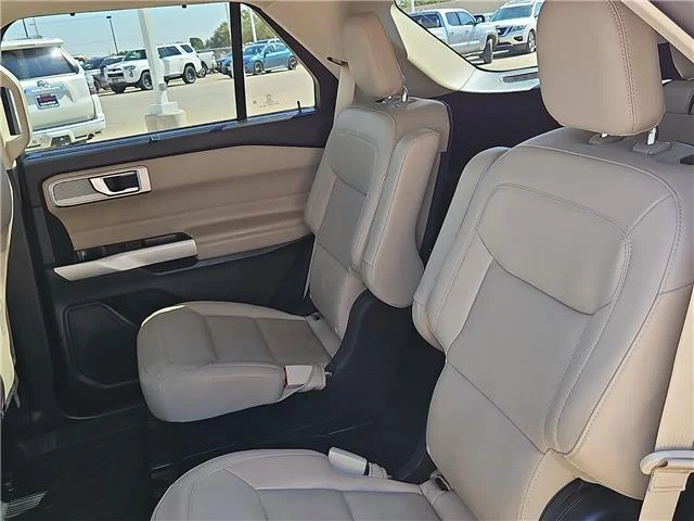 Used 2021 Oxford White Ford Limited 4x2 image 9