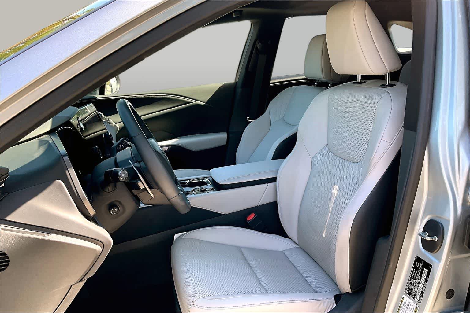 Used 2023 Iridium Lexus Premium image 7