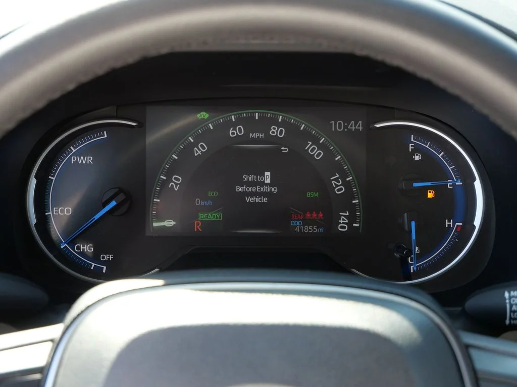 2025 Toyota RAV4 XSE - Photo 24