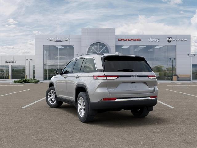 New 2026 Silver Zynith Exterior Paint Jeep Laredo X image 29