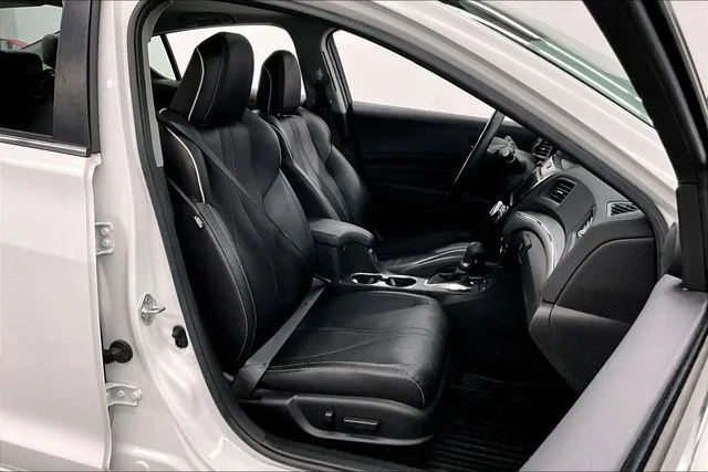Used 2022 Platinum White Pearl Acura Premium Package image 8