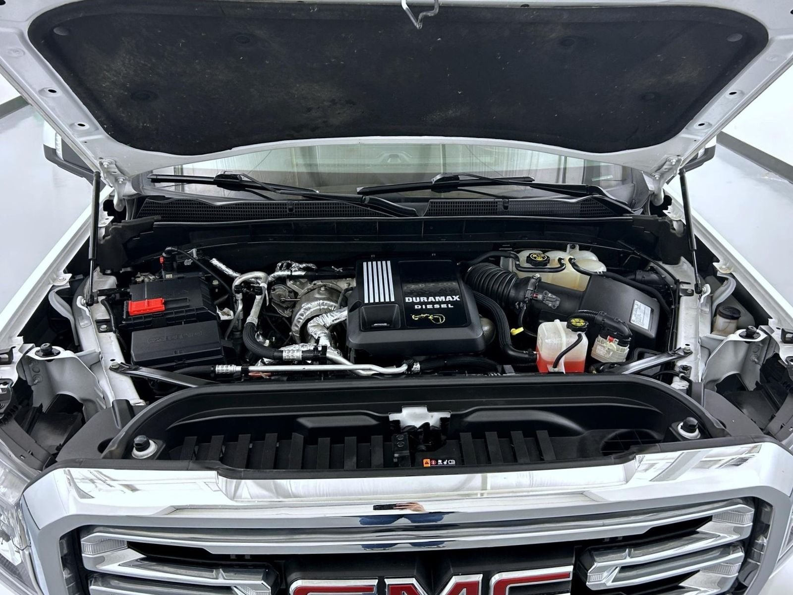 Used 2021 White GMC SLT image 25