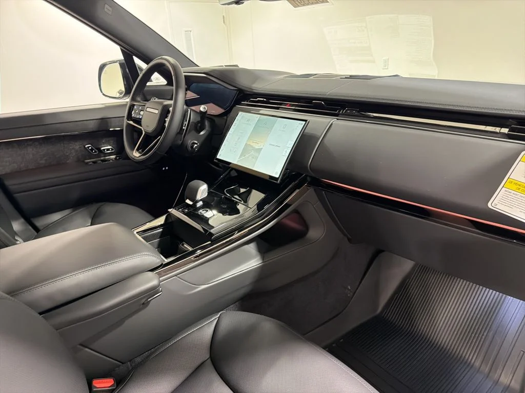 New 2026  Land Rover Dynamic SE image 24