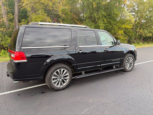 Used 2017 Black Lincoln Select image 10