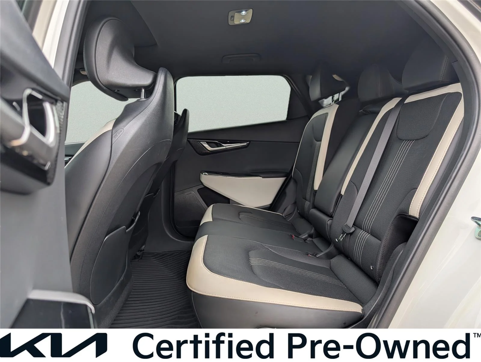 Used 2022 Snow White Pearl Kia GT-Line image 16