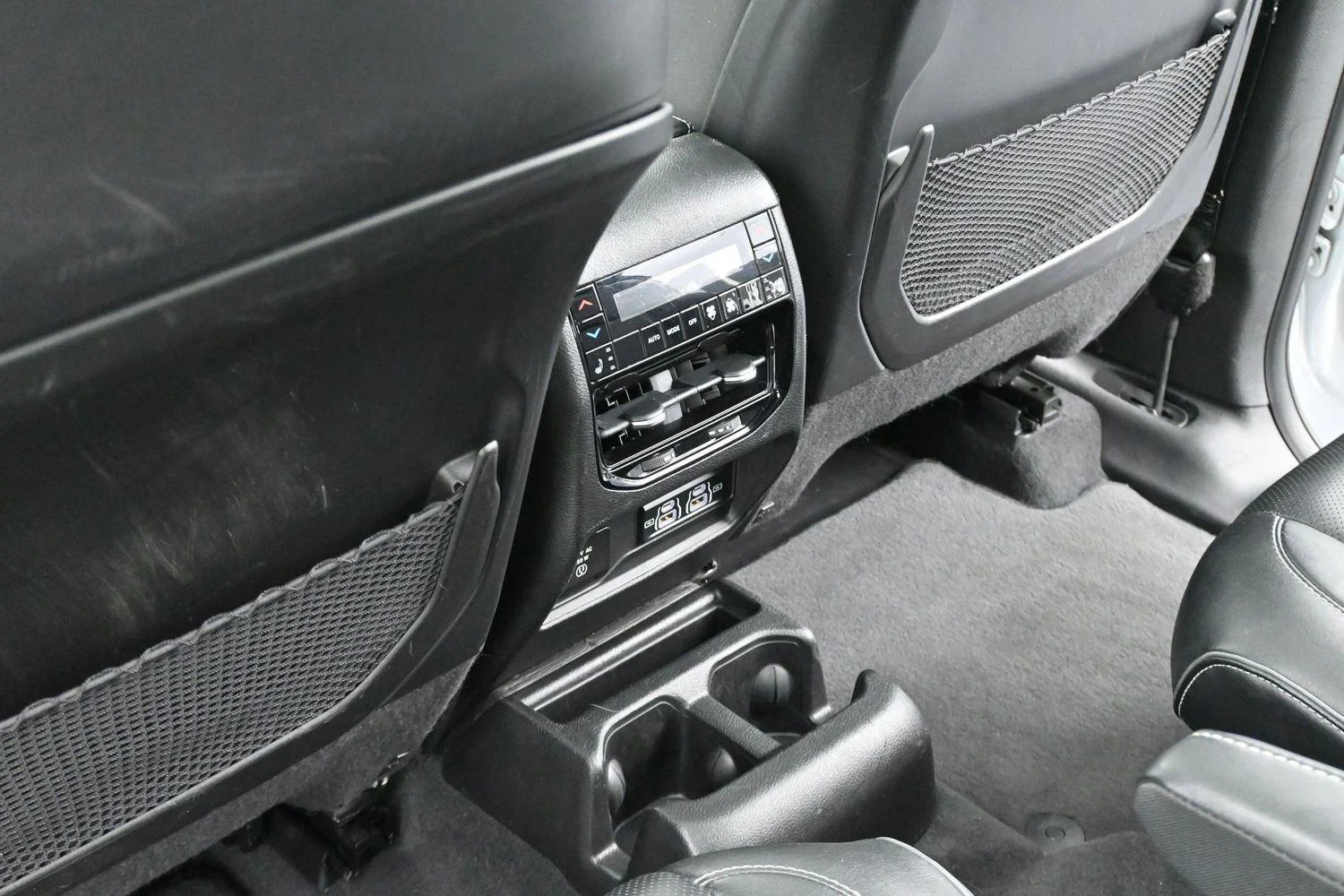 Used 2022 Silver Zynith Jeep Overland image 31