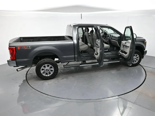 Used 2019 Magnetic Metallic Ford XL image 41