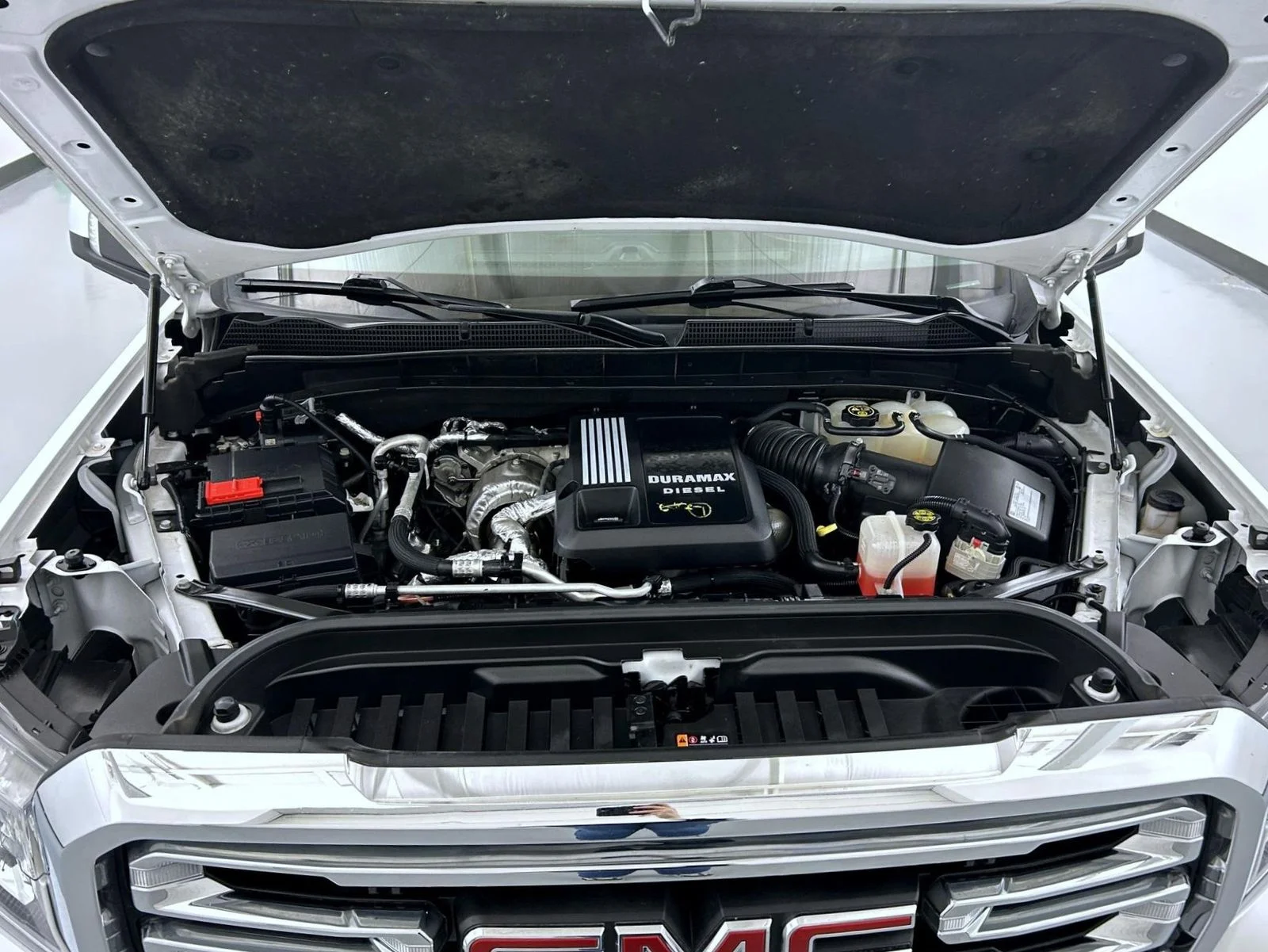 Used 2021 White GMC SLT image 25