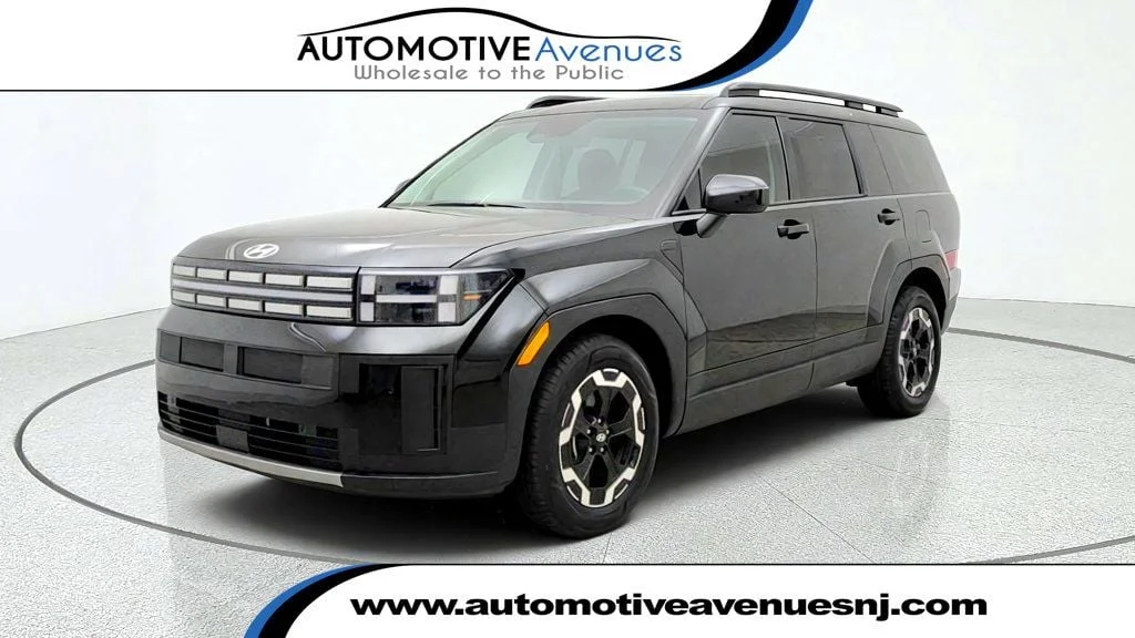 Used 2025 Phantom Black Hyundai SEL AWD image 1