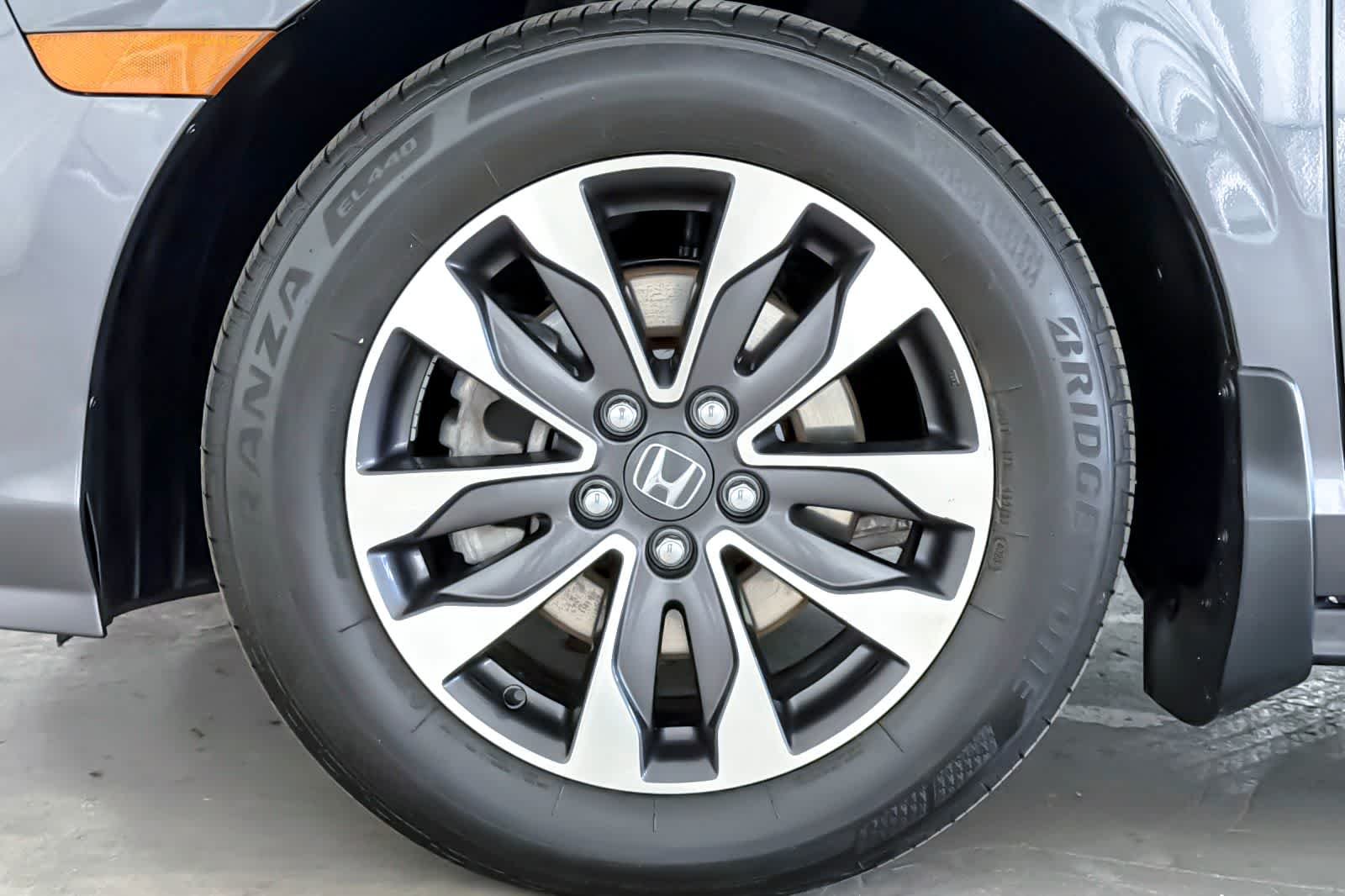 Used 2024 Modern Steel Metallic Honda EX-L image 26