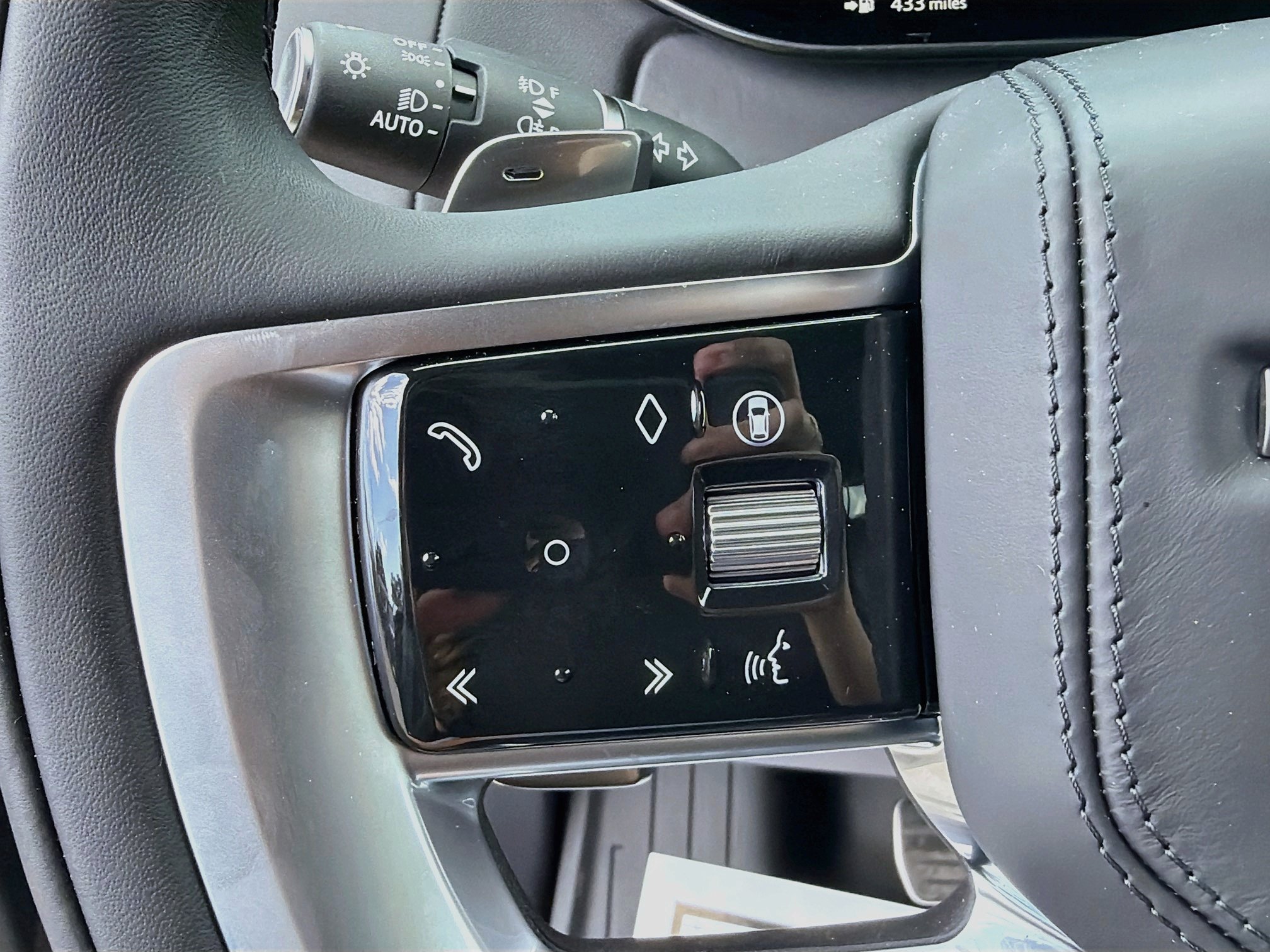 New 2026 Santorini Black Land Rover SE image 38