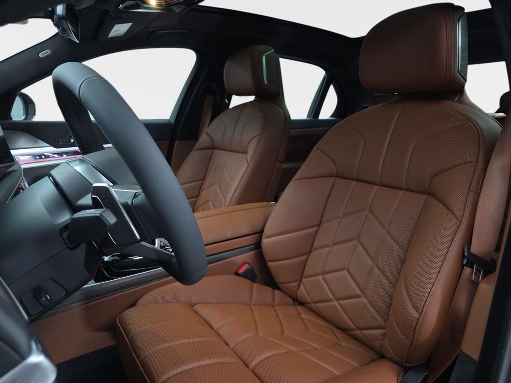 2026 BMW 7 Series 750e - Photo 15