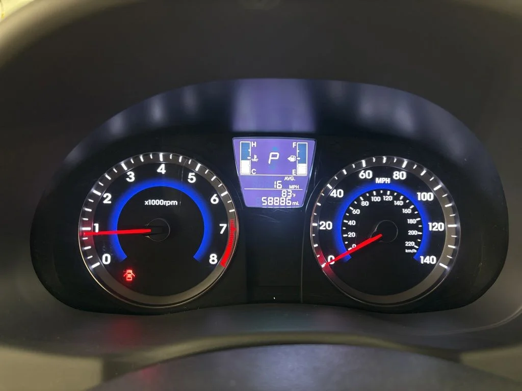 Used 2016 White Hyundai SE image 15