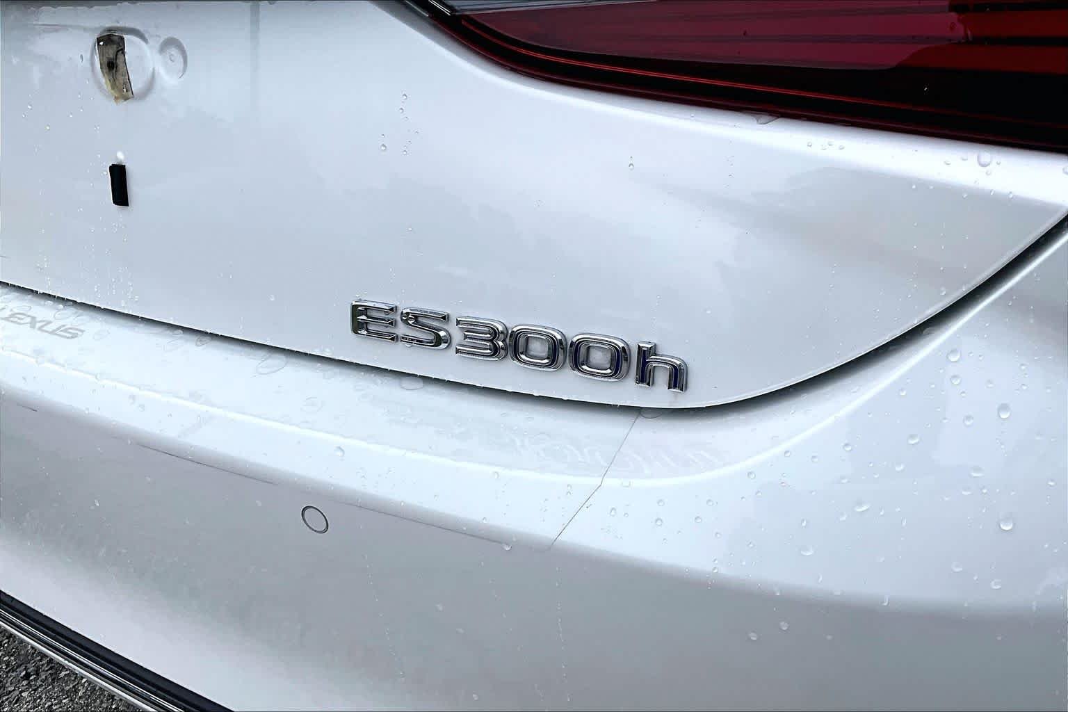 Used 2019 Eminent White Pearl Lexus  image 30