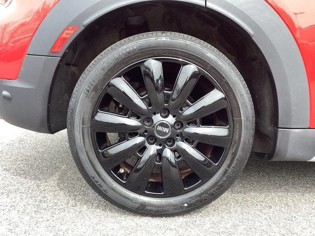 Used 2022 Chili Red MINI Signature image 8