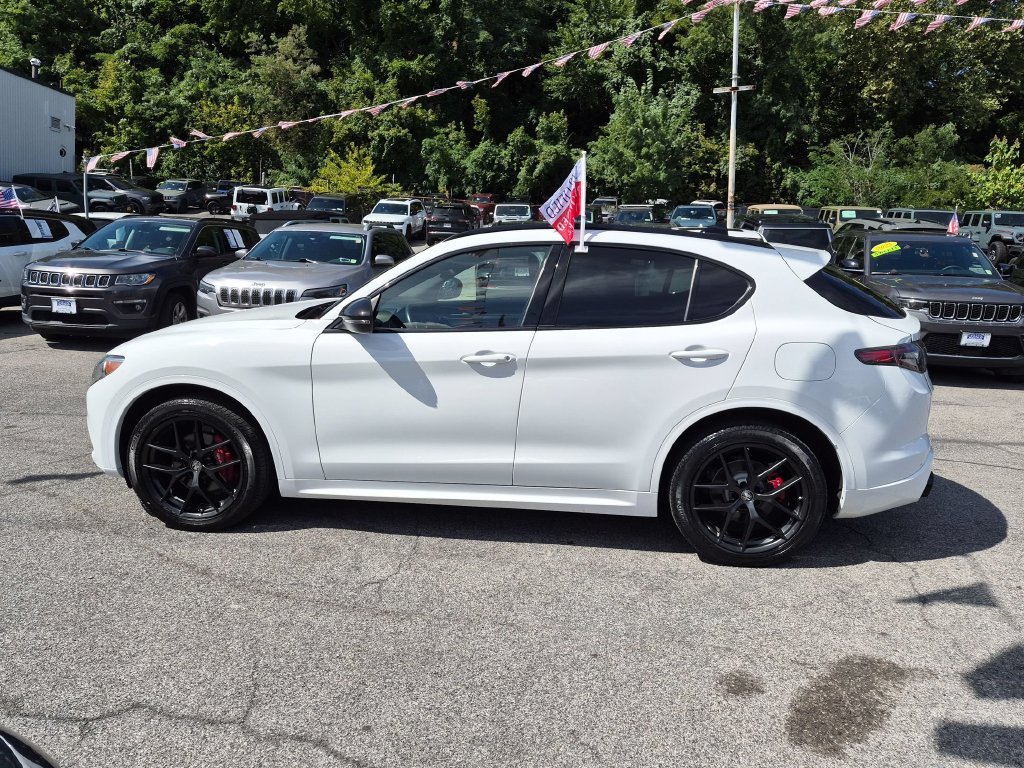 Used 2021 White Alfa Romeo Ti Sport image 10