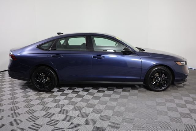 Used 2025 Blue Honda SE image 9