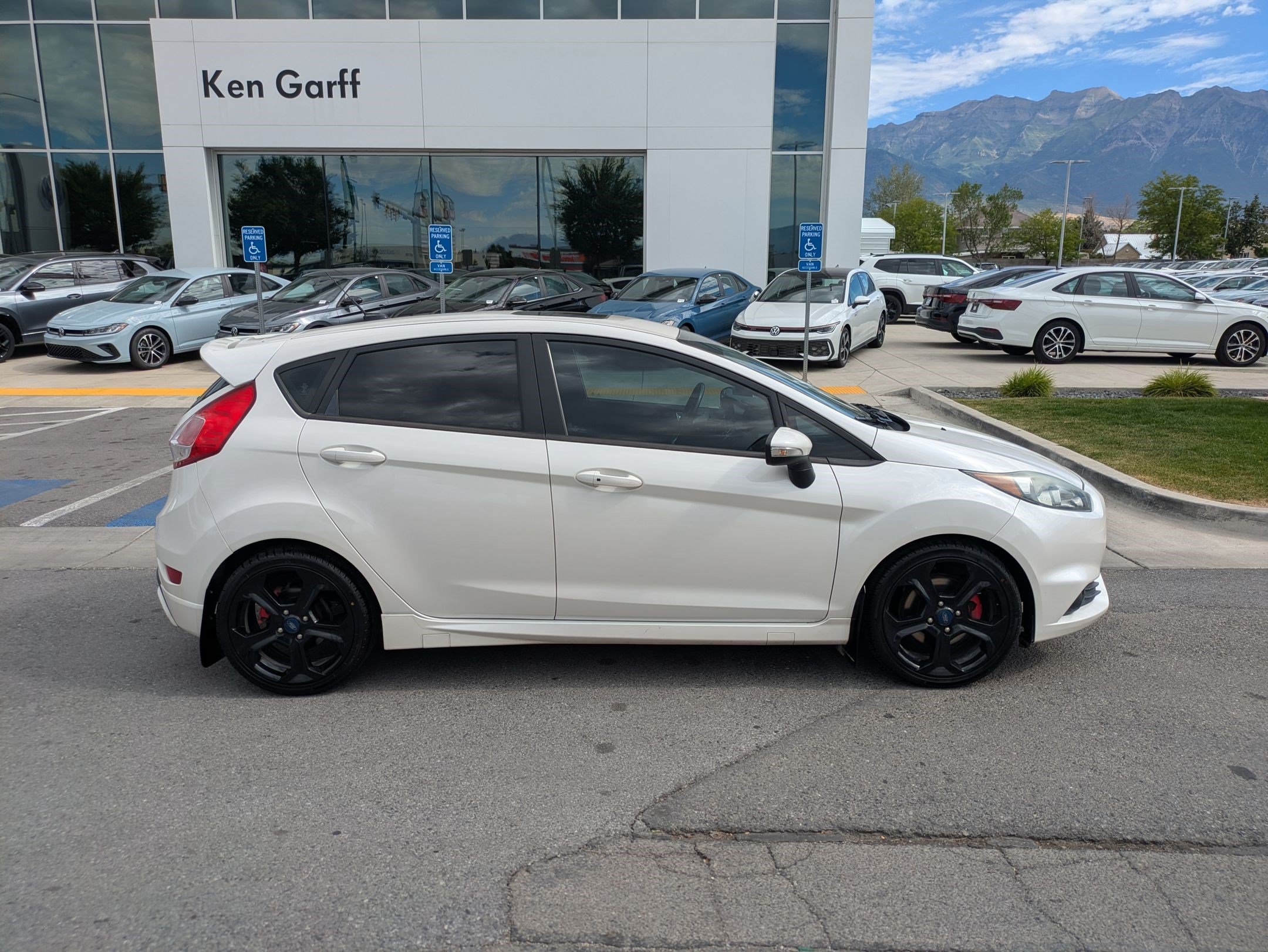 Used 2019 White Platinum Clearcoat Metallic Ford ST image 2