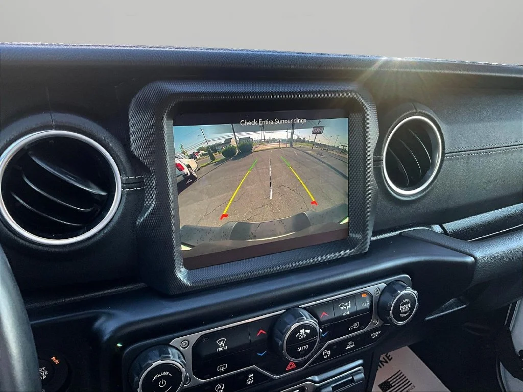 Used 2022 White Jeep Unlimited Sahara image 16