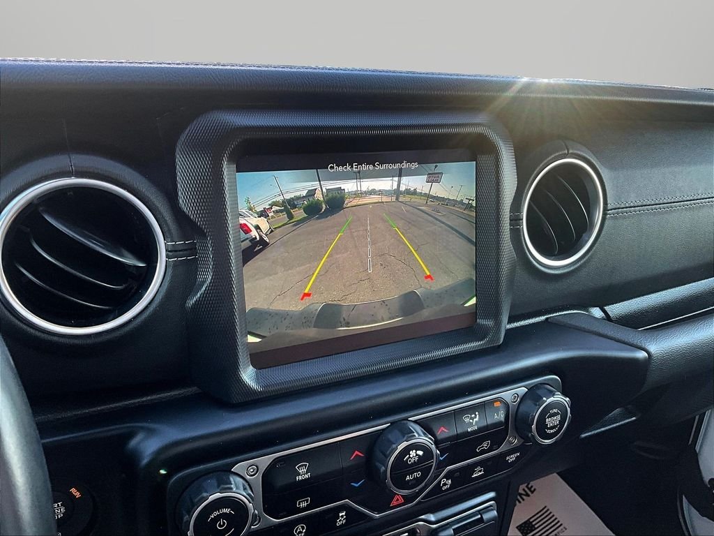 Used 2022 White Jeep Unlimited Sahara image 16