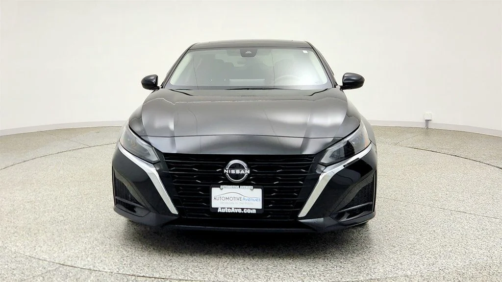 Used 2023 Super Black Nissan 2.5 SV Sedan w/ Moonroof, ProPILOT Assist & 12.3-Inch Touchscree image 2