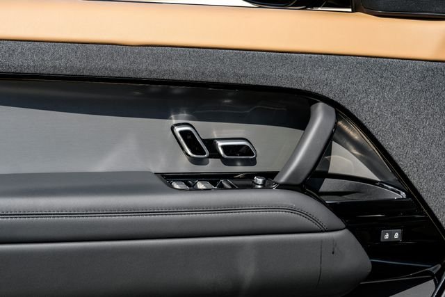 New 2026  Land Rover Dynamic SE image 51