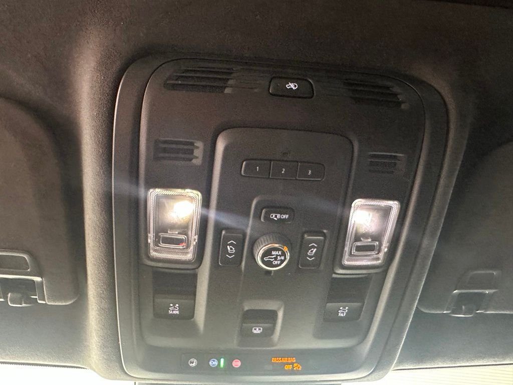 Used 2021 White Cadillac Sport Platinum image 24