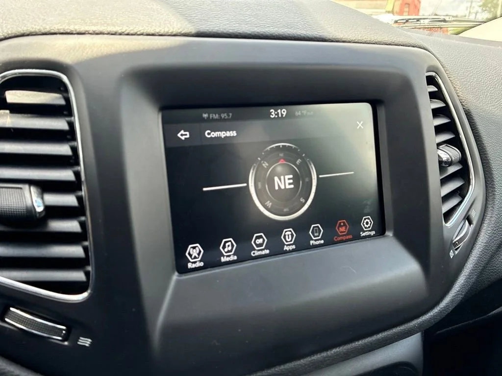Used 2019 White Clearcoat Jeep Latitude image 23