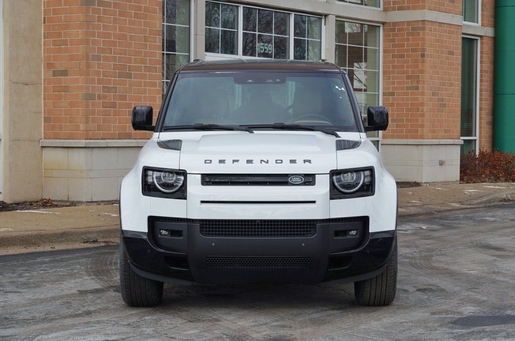 Used 2026 White Land Rover X-Dynamic SE image 5