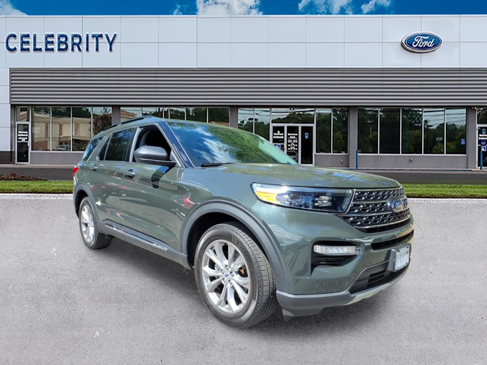 2023 Ford Explorer XLT 4WD's photo