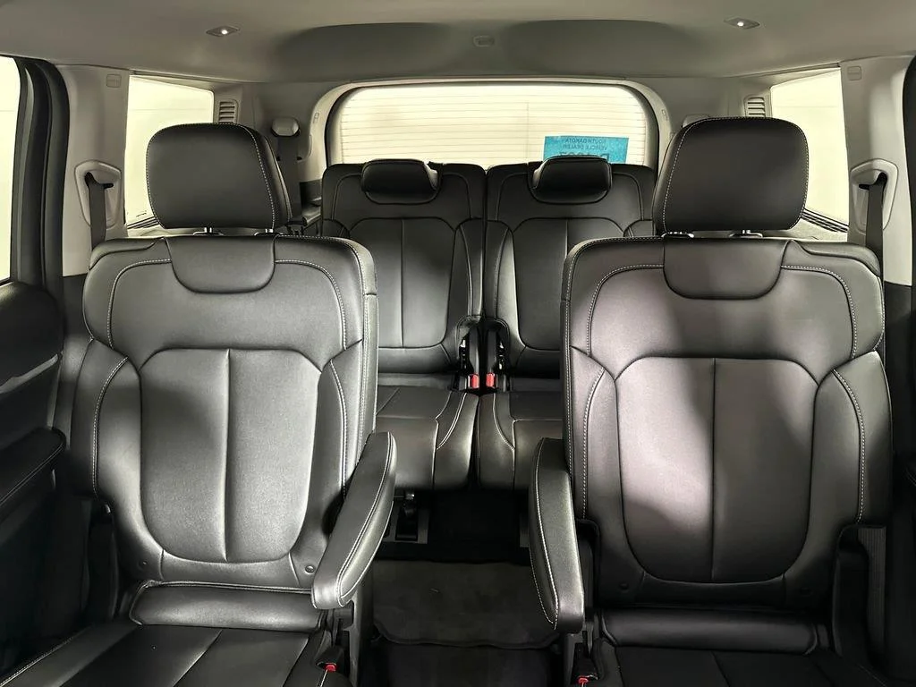 Used 2023 Midnight Sky Jeep Limited image 17
