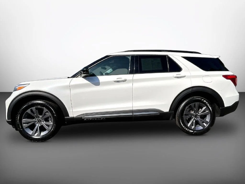 Used 2023 White Ford XLT image 4