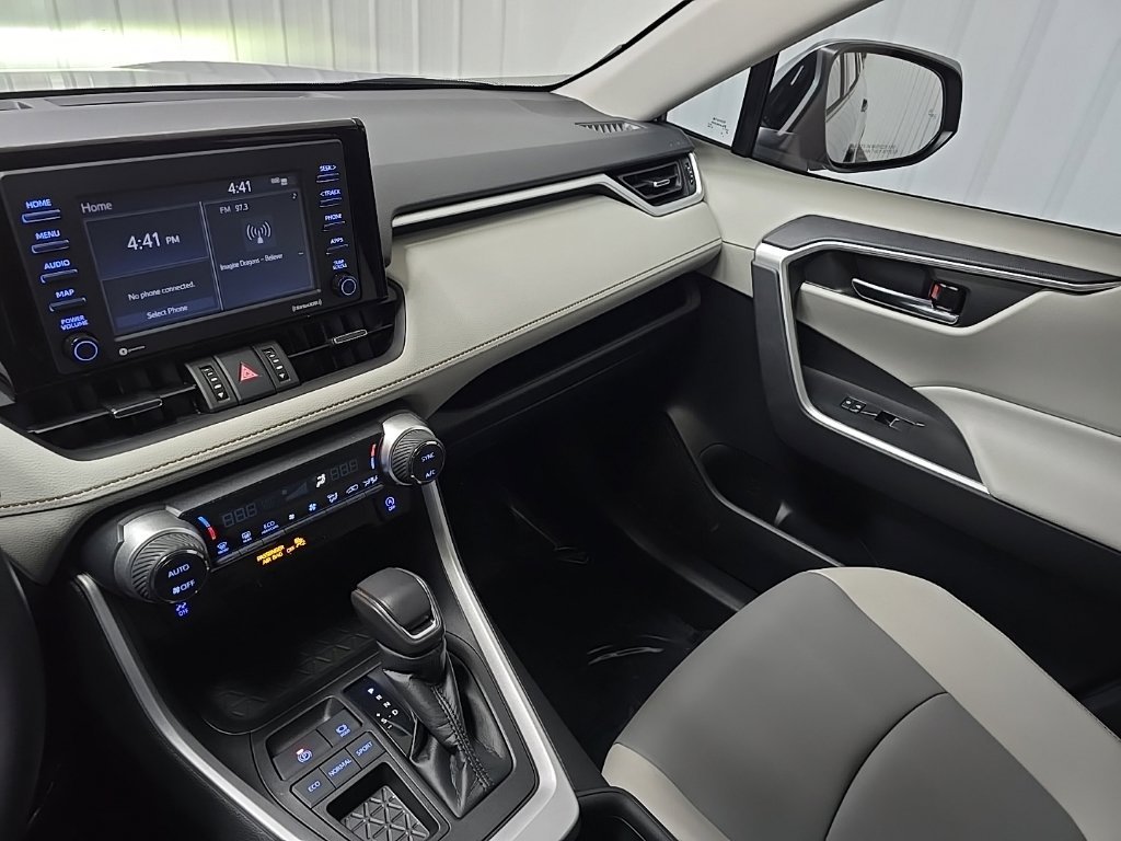 Used 2021 Silver Toyota XLE Premium image 26