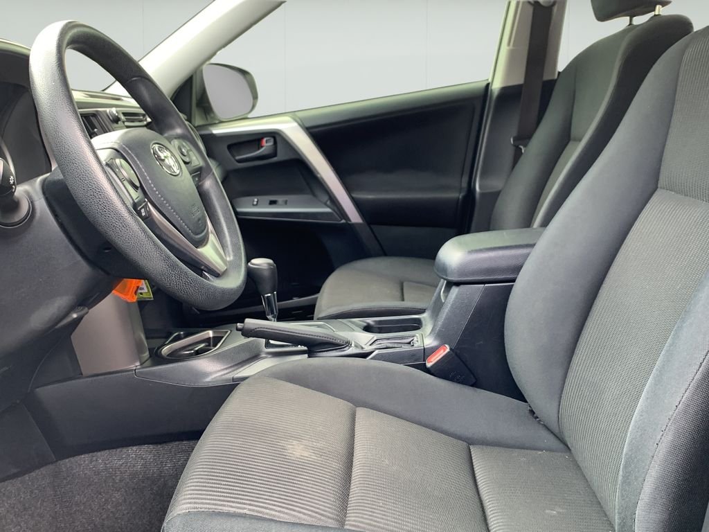 2017 Toyota RAV4 LE - Photo 14
