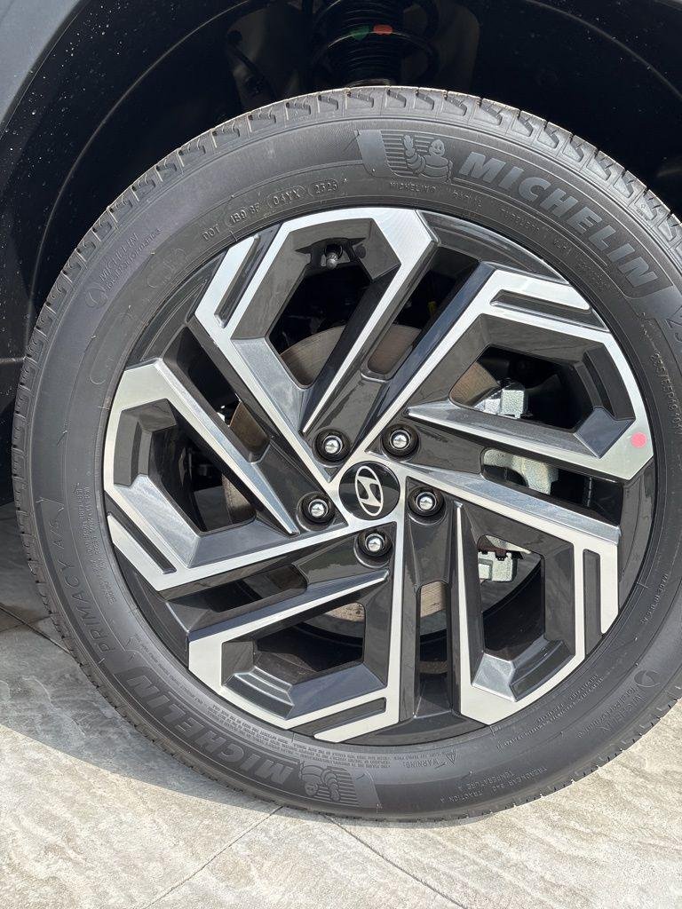 2026 Hyundai Tucson Limited - Photo 8