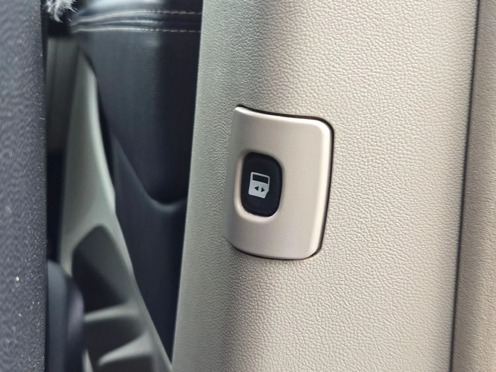 Used 2013 Silver Chrysler Touring-L image 10