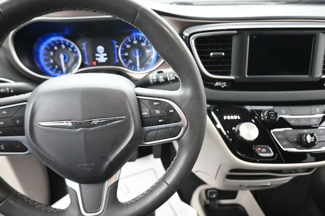 Used 2024 White Chrysler LX image 29
