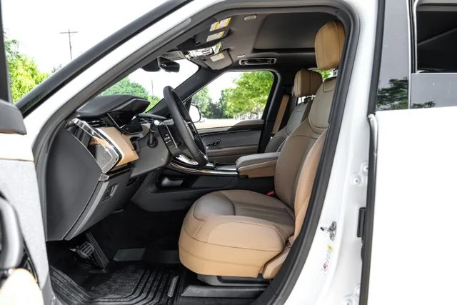 New 2026  Land Rover SE image 4