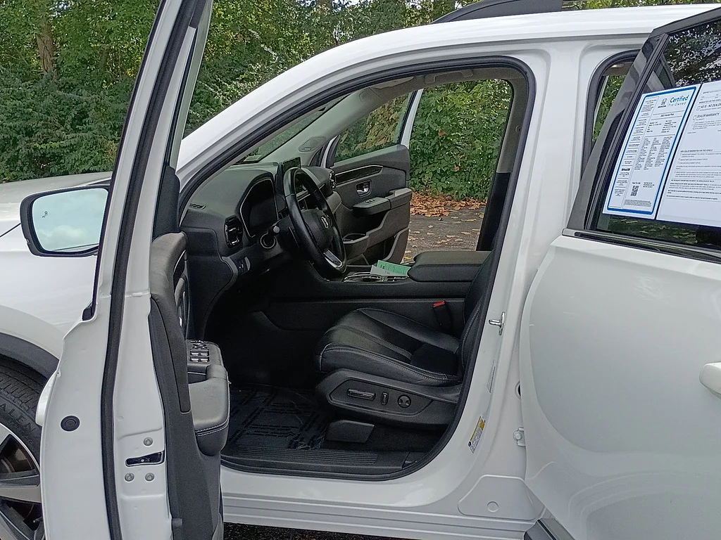 2023 Honda Pilot Touring, photo 10 of 12