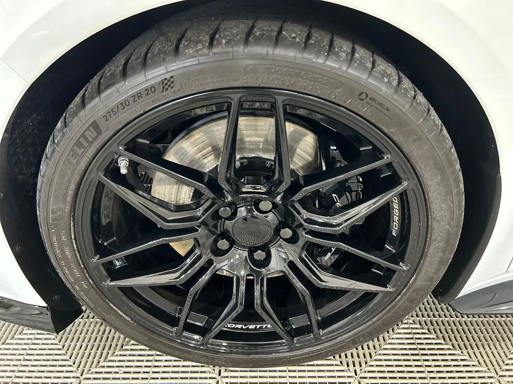 Used 2025 White Chevrolet Z06 image 10