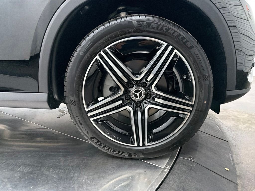 New 2027 Black Mercedes-Benz GLC 300 image 9