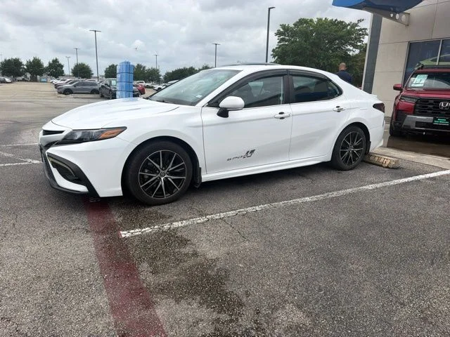 Used 2023 Ice Toyota SE image 1