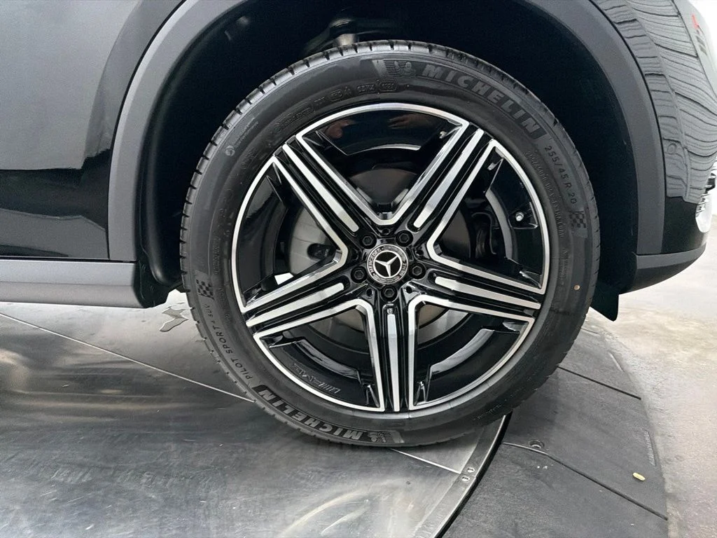 New 2027 Black Mercedes-Benz GLC 300 image 9