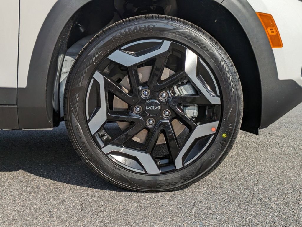 New 2024 Snow White Pearl Kia SX image 10