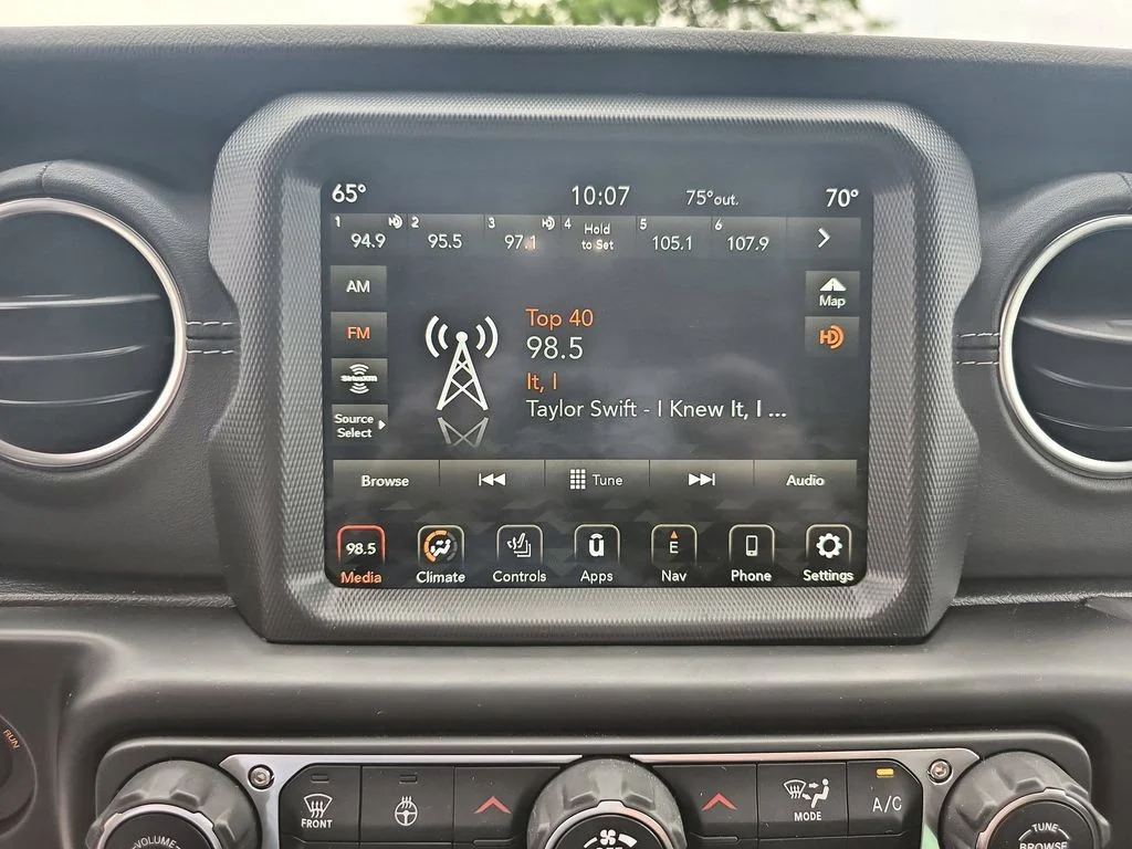 Used 2022 Silver Jeep Overland image 13