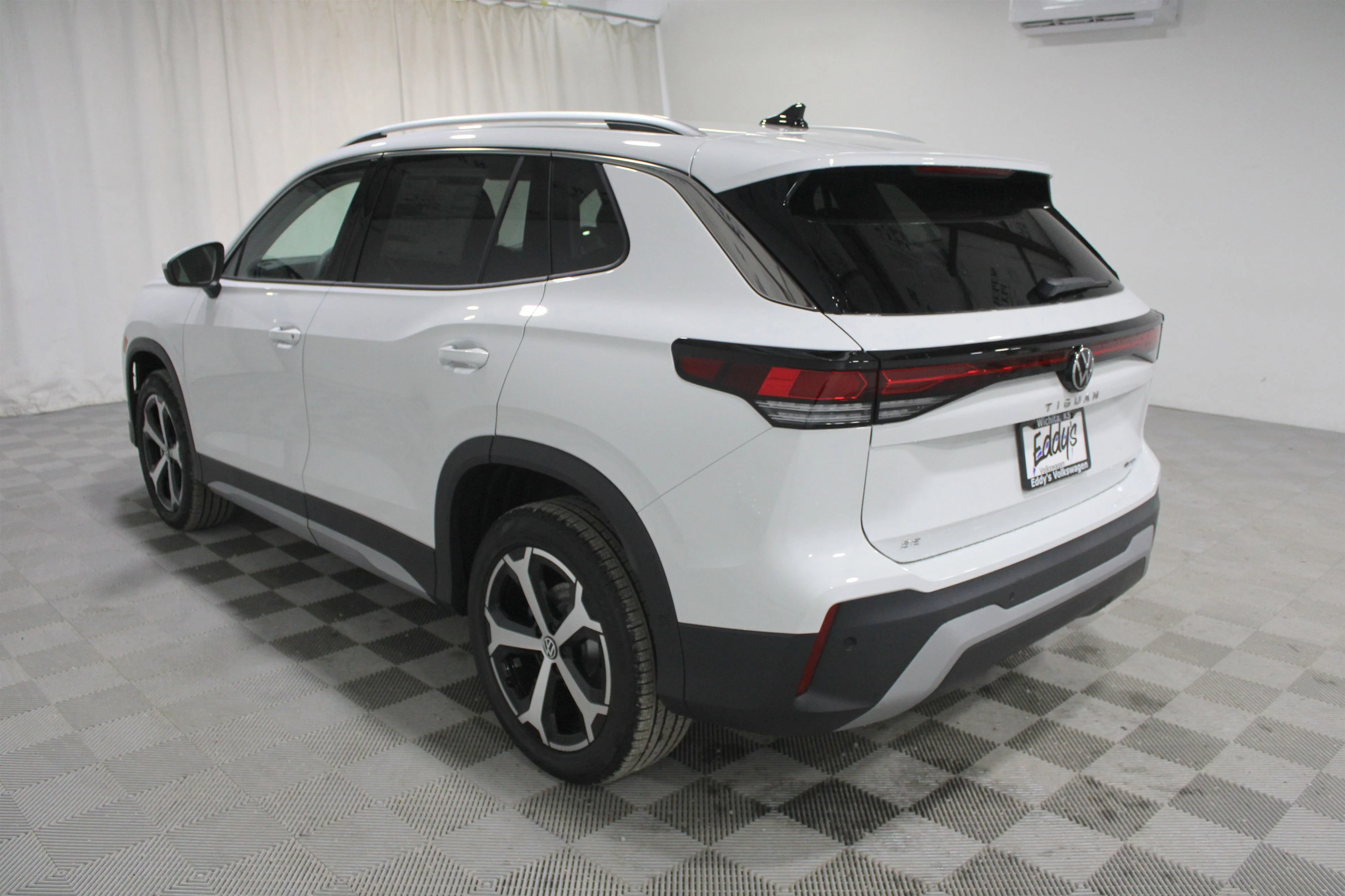 New 2026 Pure White Volkswagen SE image 28