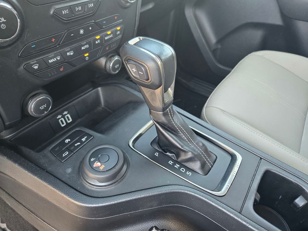 Used 2020 White Ford Lariat image 14