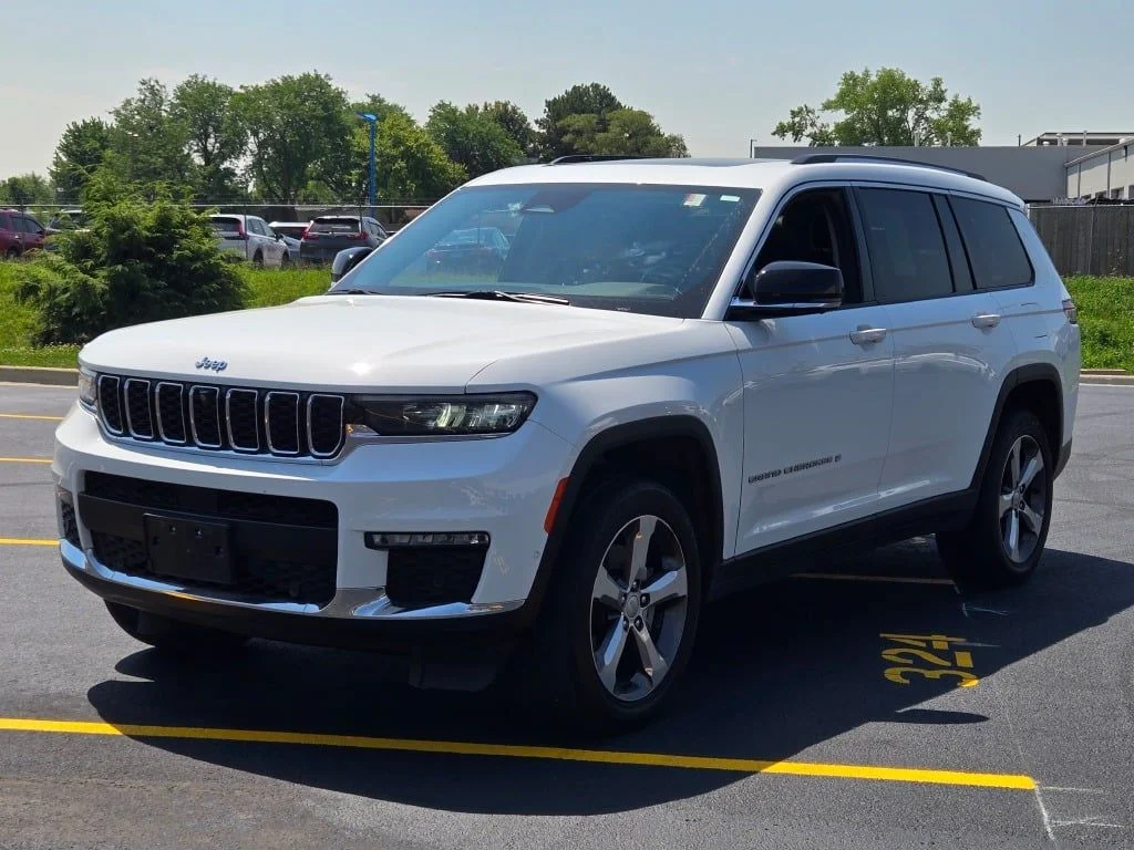Used 2021 White Jeep Limited image 4